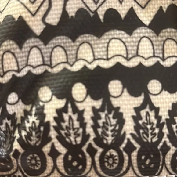 Sakroots Cross Body / wristlet Wallet artsy black cream doodle smartphone pocket - Picture 6 of 17